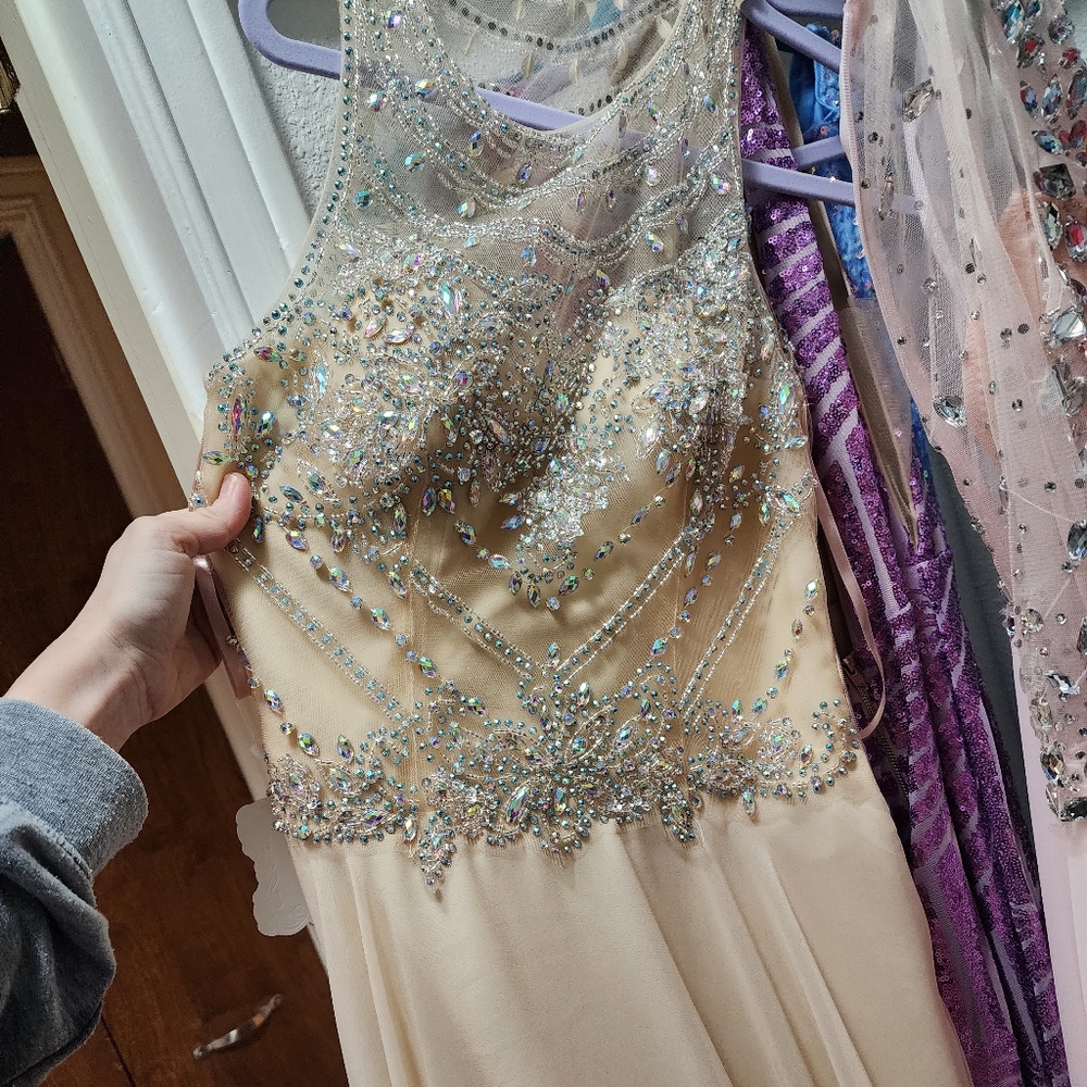 Formal Dress - Picture 2 of 6